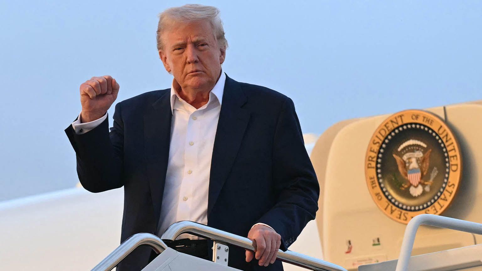 جون سيمبسون: "غطيتُ 40 حرباً، لكنني لم أرَ عاماً مثل عام 2025"