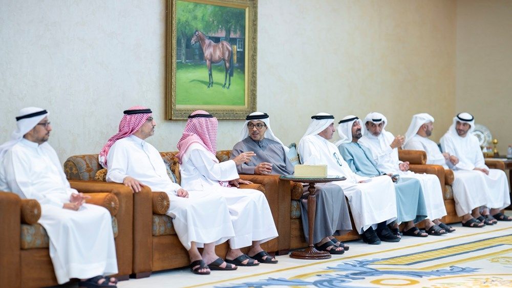 منصور بن زايد يقدم العزاء في وفاة محمد بن عبيد آل مكتوم