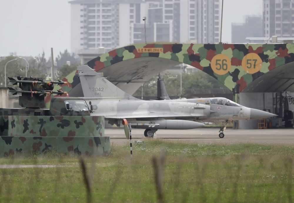 الصين تنتقد صفقة الأسلحة الأمريكية لتايوان