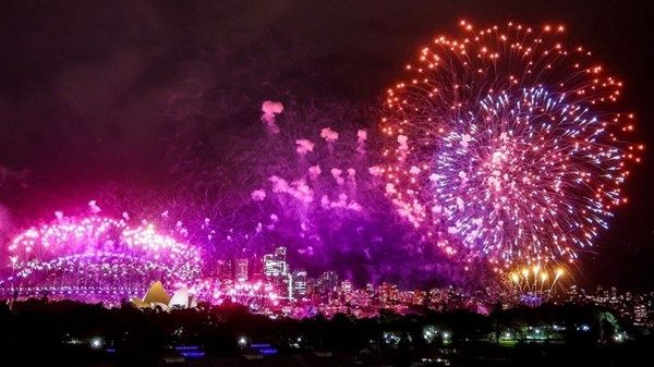 أول مدينة في العالم تستقبل العام الجديد.. ألعاب نارية وعروض مبهرة