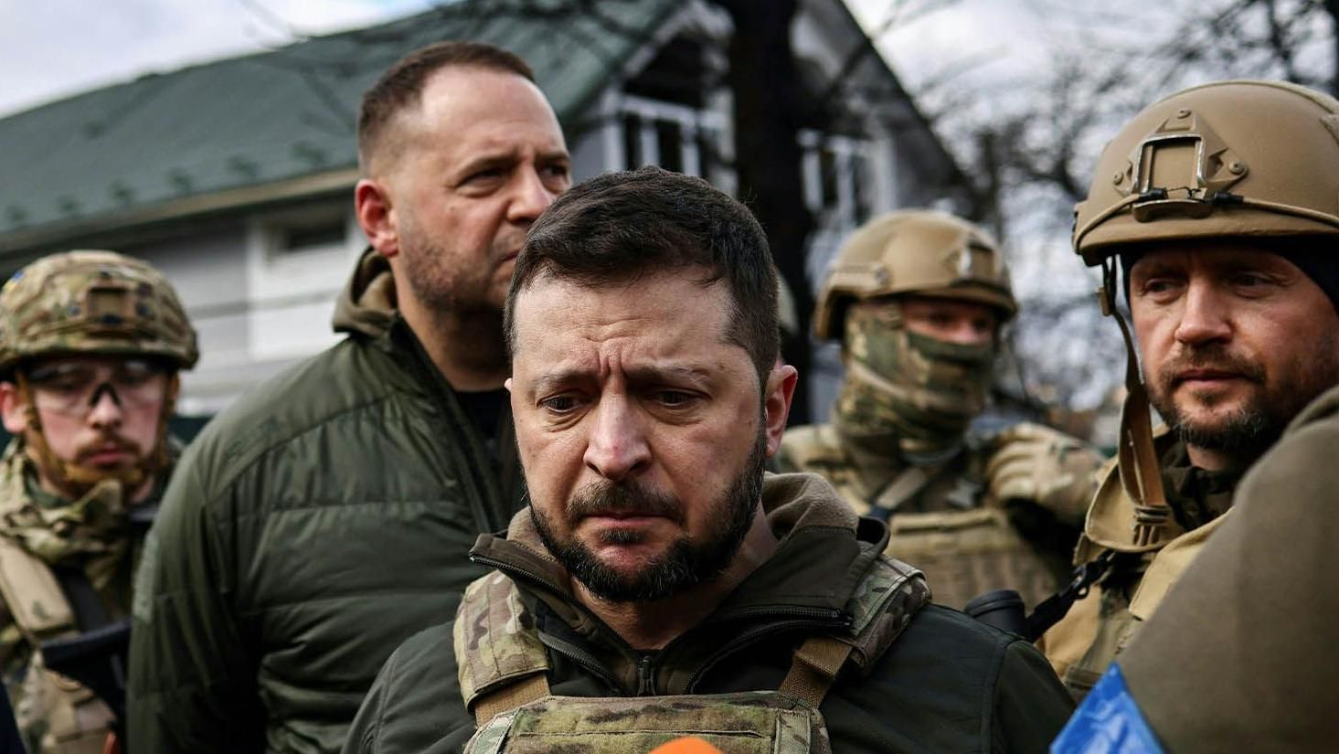 جون سيمبسون: "غطيتُ 40 حرباً، لكنني لم أرَ عاماً مثل عام 2025"