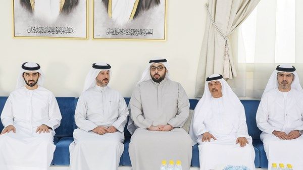 ولي عهد أم القيوين يقدم واجب العزاء في وفاة عبد الرحمن النعيمي وفاطمة النعيمي