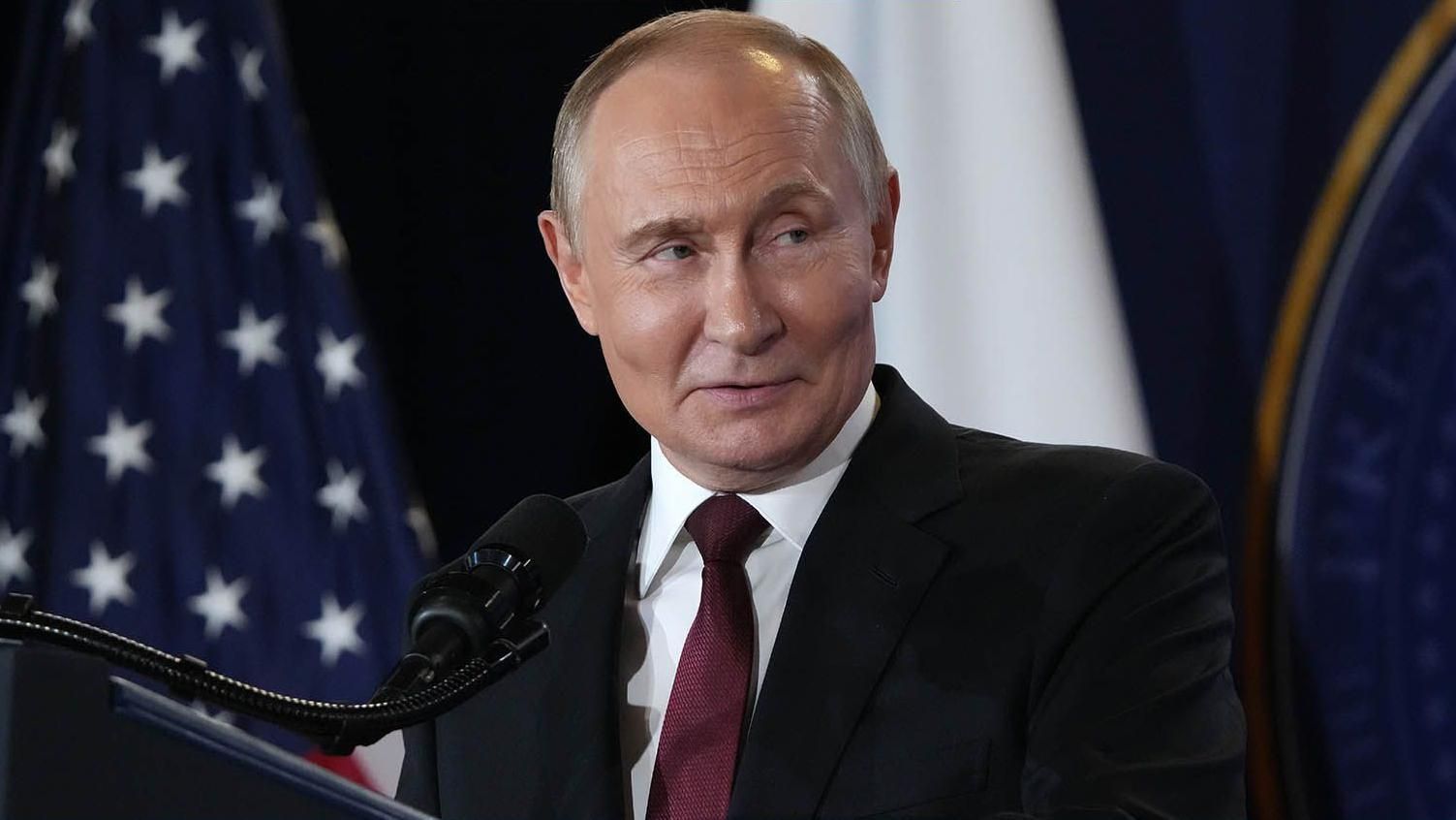 جون سيمبسون: "غطيتُ 40 حرباً، لكنني لم أرَ عاماً مثل عام 2025"