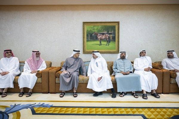 منصور بن زايد يقدم العزاء في وفاة محمد بن عبيد آل مكتوم