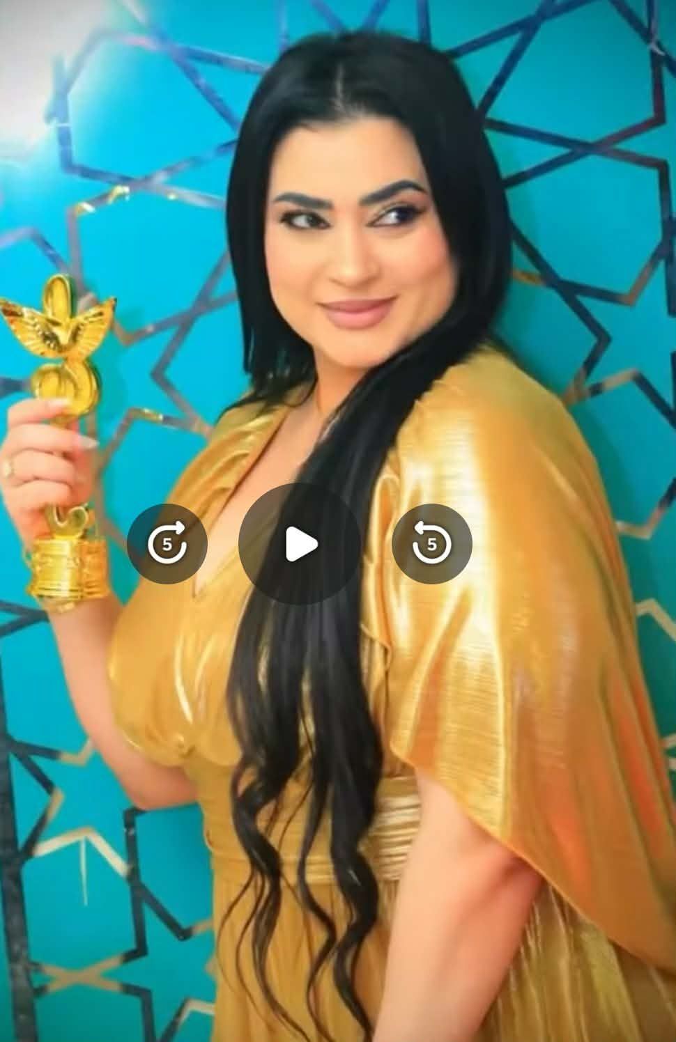 شاهد بالصورة والفيديو.. اختيار الفنانة الحسناء “مونيكا” أفضل فنانة سودانية في مهرجان مصري شهير