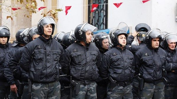 تمديد حالة الطوارئ في تونس لمدة شهر