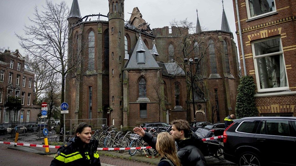 حريق يدمر كنيسة في أمستردام ليلة رأس السنة