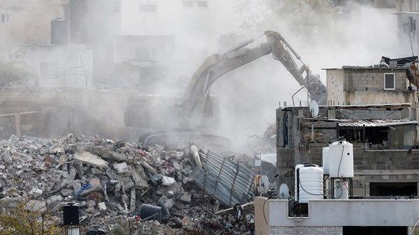 الجيش الإسرائيلي يشرع في هدم 25 مبنى في مخيم «نور شمس»