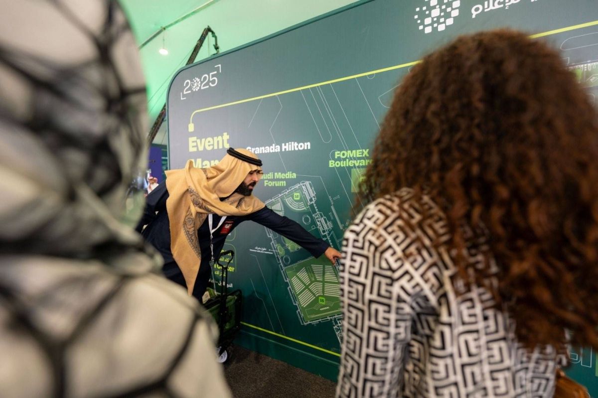 هل نشاهد مذيع سعودي "روبوت" في المنتدى السعودي للإعلام 2026؟