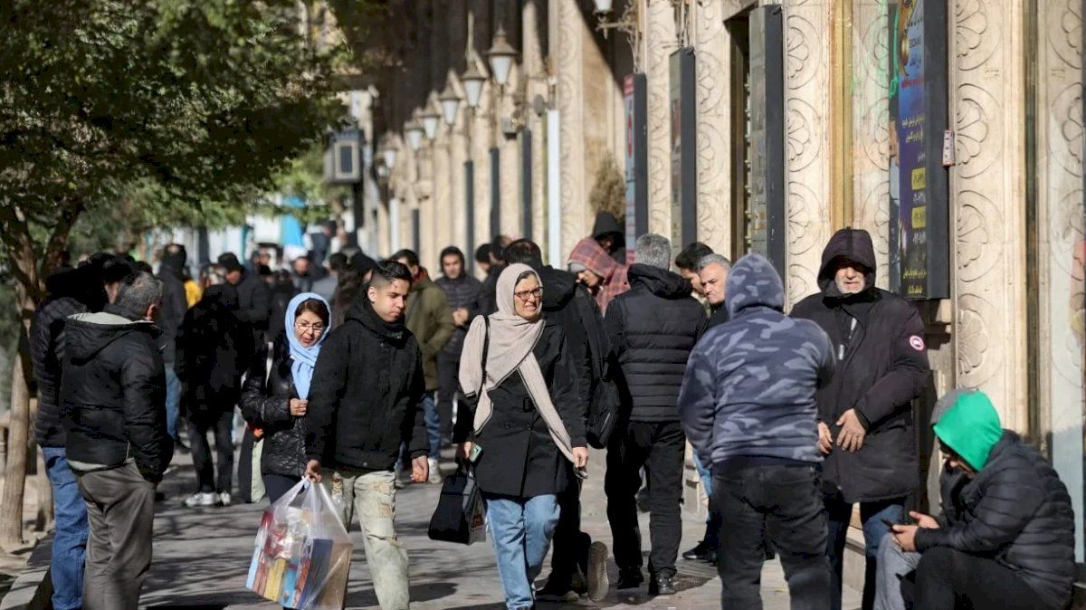 "الثلاجات فارغة وجيوبنا خاوية".. شعار إيران الثائرة (فيديو)