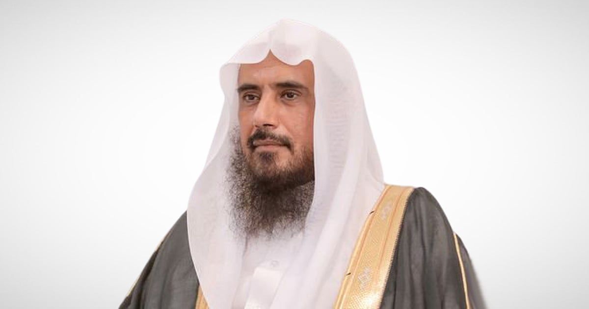 الخثلان يحسمها شرعًا: التلصص على جوال الغير "تجسّس" وانتهاك صريح للخصوصية