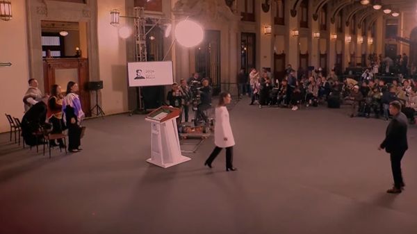 رئيسة المكسيك تقطع مؤتمرها الصحفي بسبب الزلزال