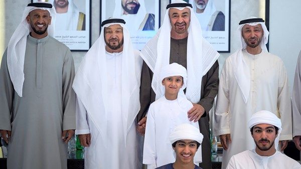 رئيس الدولة يزور محمد بن بطي آل حامد