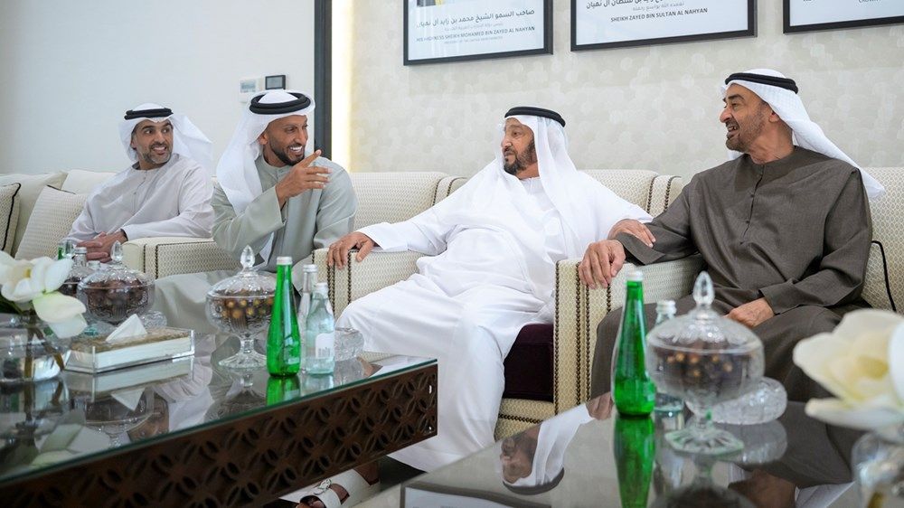 رئيس الدولة يزور محمد بن بطي آل حامد