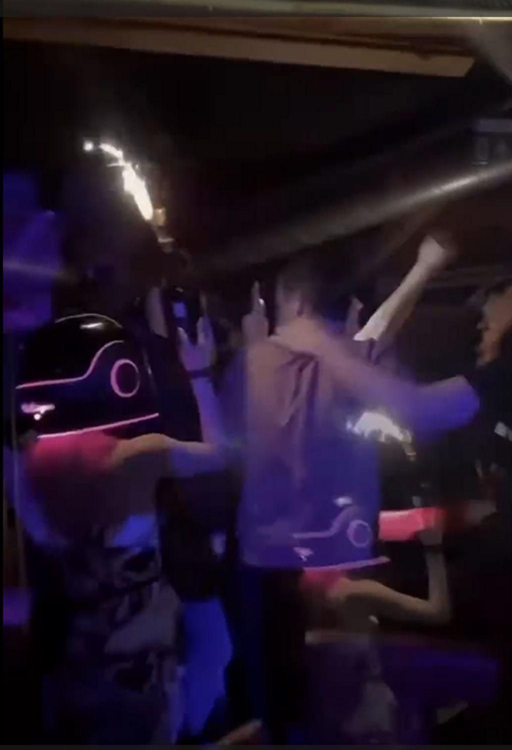 لقطات توثق كيف اشتعل حريق الحانة السويسرية خلال ثوان