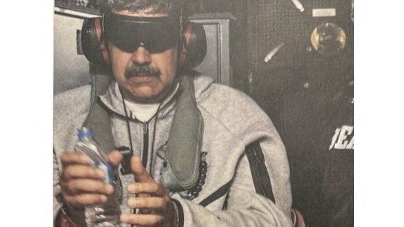 ترامب ينشر صورة لمادورو مكبل اليدين ومعصوب العينين