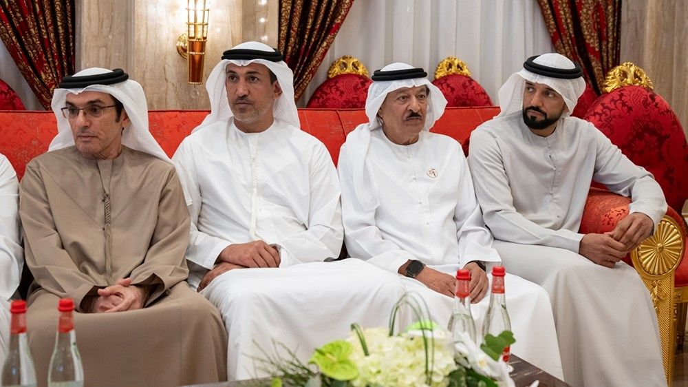 بحضور رئيس الدولة.. محمد بن راشد يلتقي الوزراء السابقين والحاليين ممن شاركوا سموه مسيرة العمل الحكومي خلال العقدين الماضيين