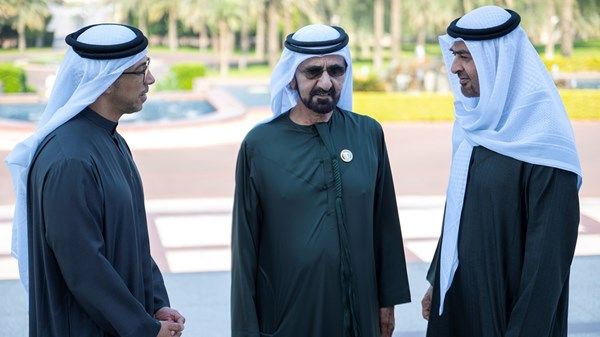 بحضور رئيس الدولة.. محمد بن راشد يلتقي الوزراء السابقين والحاليين ممن شاركوا سموه مسيرة العمل الحكومي خلال العقدين الماضيين