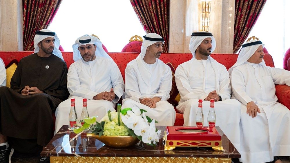 بحضور رئيس الدولة.. محمد بن راشد يلتقي الوزراء السابقين والحاليين ممن شاركوا سموه مسيرة العمل الحكومي خلال العقدين الماضيين