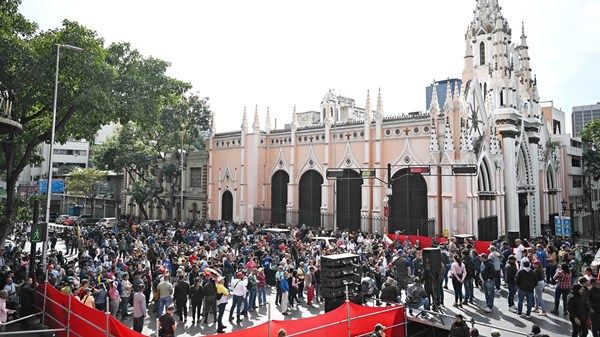 دعوات دولية إلى ضبط النفس وتجنب التصعيد في فنزويلا