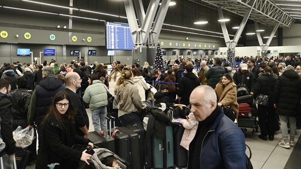 عطل فني يوقف حركة الطيران في اليونان