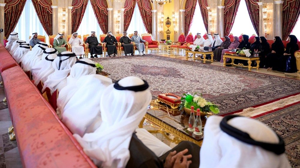 بحضور رئيس الدولة.. محمد بن راشد يلتقي الوزراء السابقين والحاليين ممن شاركوا سموه مسيرة العمل الحكومي خلال العقدين الماضيين