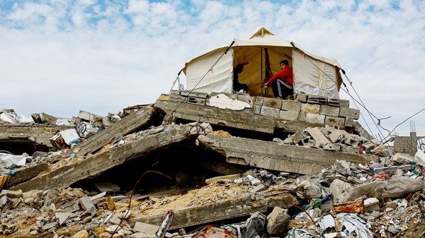 رئيس شبكة المنظمات الأهلية لـ «الاتحاد»: 1.5 مليون شخص في غزة فقدوا منازلهم والأوضاع الإنسانية تزداد تعقيداً