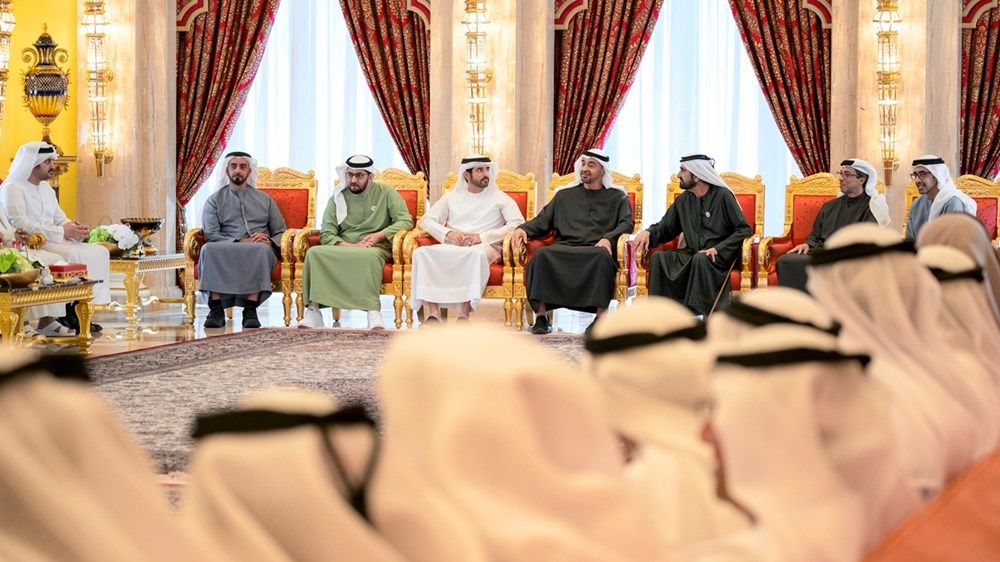 بحضور رئيس الدولة.. محمد بن راشد يلتقي الوزراء السابقين والحاليين ممن شاركوا سموه مسيرة العمل الحكومي خلال العقدين الماضيين