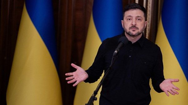 زيلينسكي: تحركات دبلوماسية مكثفة لإنهاء الأزمة