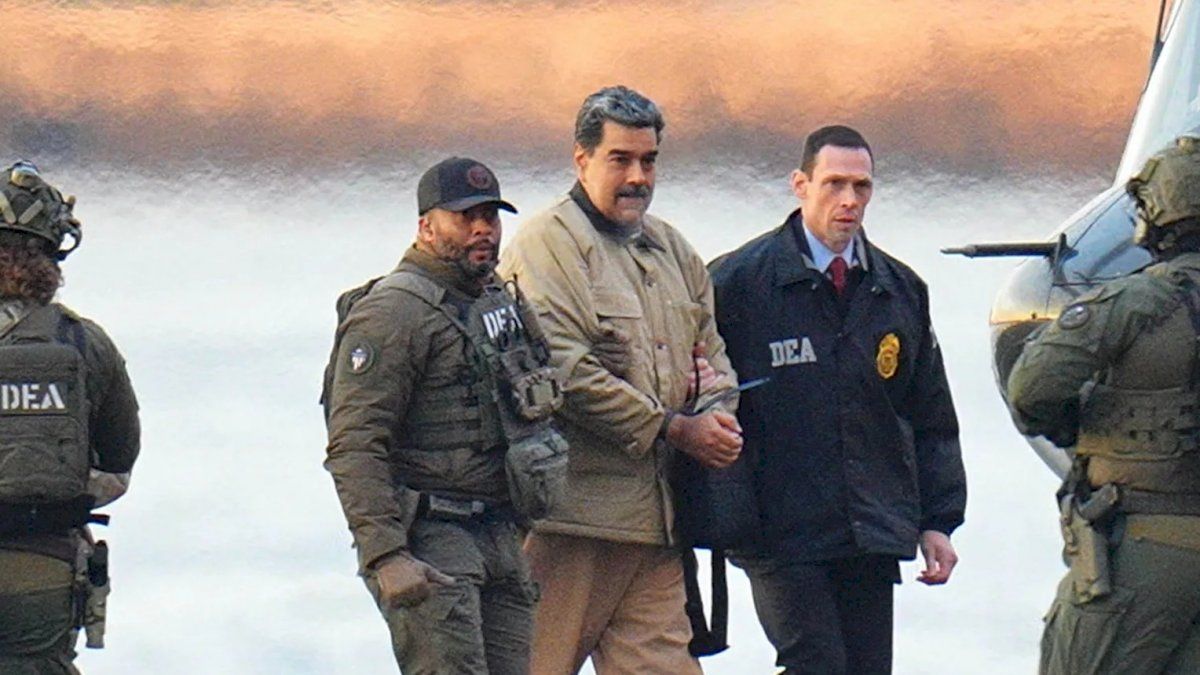 عاجل.. مادورو "بطريقة صدام": أنا رئيس جمهورية فنزويلا!