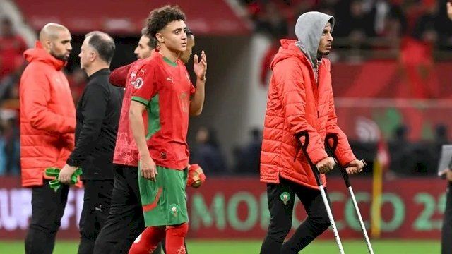 أسود الأطلس تتلقى ضربة قاسية رغم التأهل لدور الثمانية.. والركراكي يتأسف