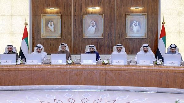 مجلس الوزراء برئاسة محمد بن راشد يستعرض مسيرة العمل والإنجاز خلال 20 عاماً من رئاسة سموه للحكومة