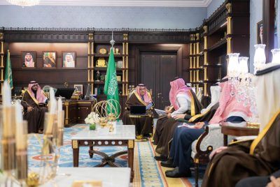 أمير الباحة يطلق مجموعة من المشروعات الجديدة لهيئة الهلال الأحمر السعودي في المنطقة