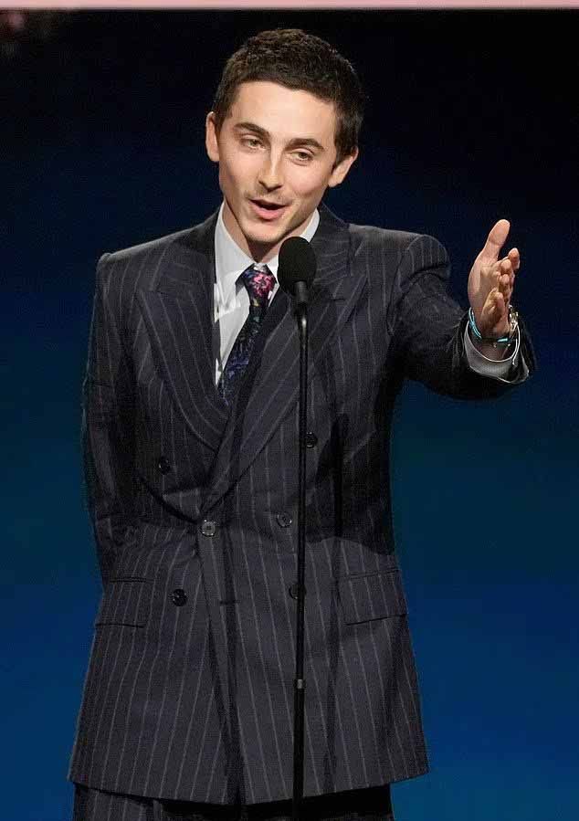 همس كايلي جينر لتيموثي شالاميه بعد فوزه بالجائزة يشعل مواقع التّواصل… ماذا رصدت الكاميرا؟ 