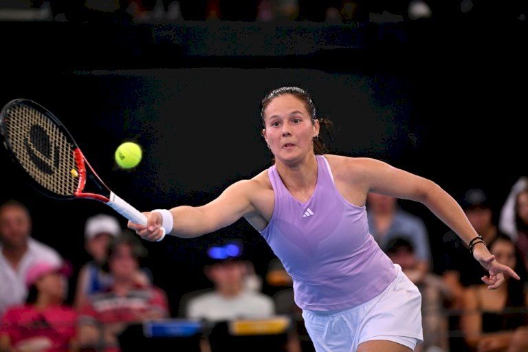 كاساتكينا تحت الضغط "لرد الجميل لأستراليا" التي احتضنتها