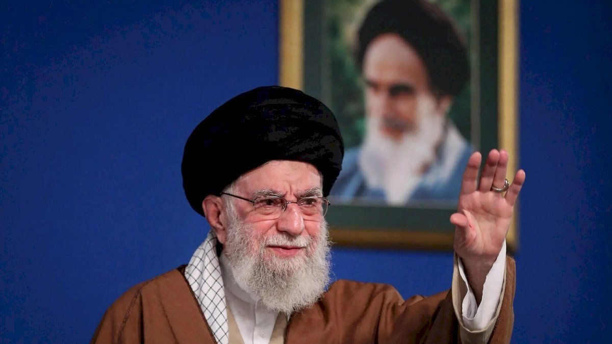 عاجل.. الكشف عن خطة هروب مرشد إيران على طريقة بشار