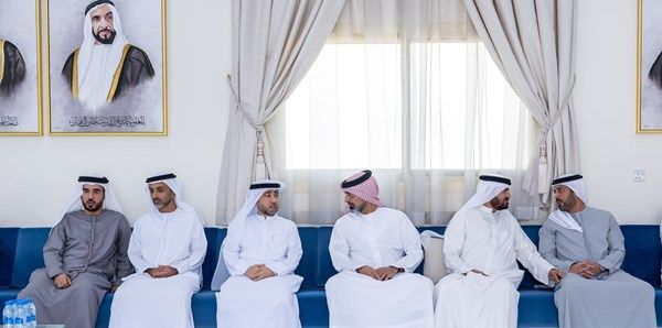 عمار بن حميد يقدّم واجب العزاء في وفاة سالم عبدالله الدوسري وعائشة مبارك عبدالله