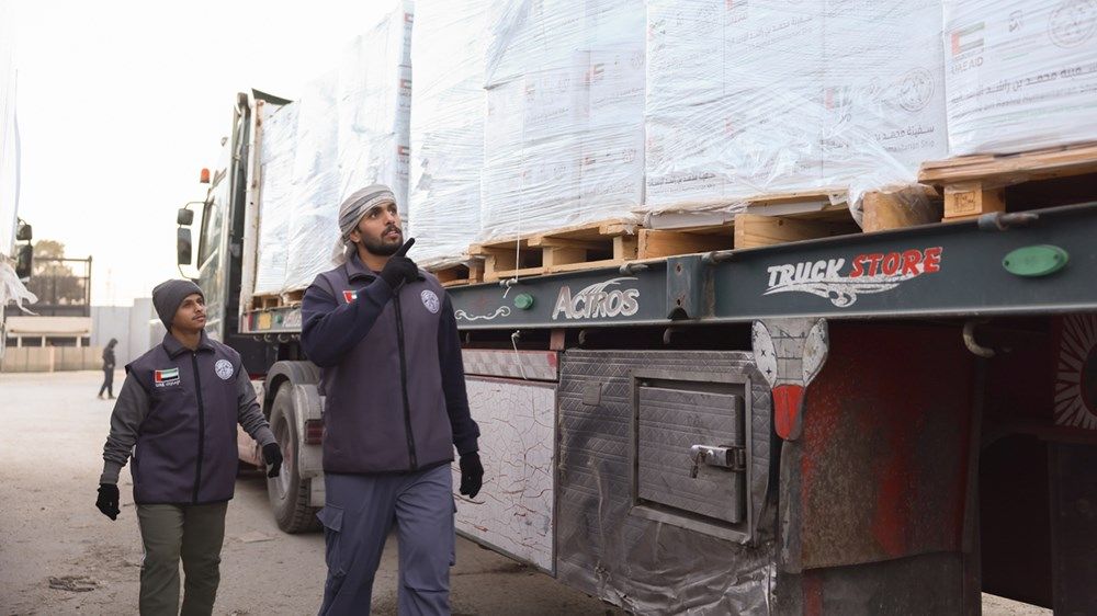 «الفارس الشهم 3» تسيّر إلى غزة دفعة أولى من حمولة «سفينة محمد بن راشد الإنسانية»