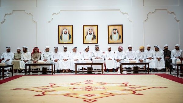 محمد بن حمدان بن زايد يقدم واجب العزاء في وفاة خميس بطي الرميثي