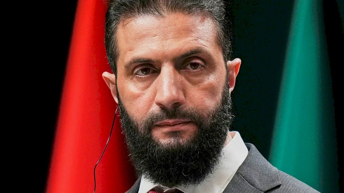 عاجل: ظهور أحمد الشرع بعد شائعات عن تعرضه لحادث أمني (فيديو)