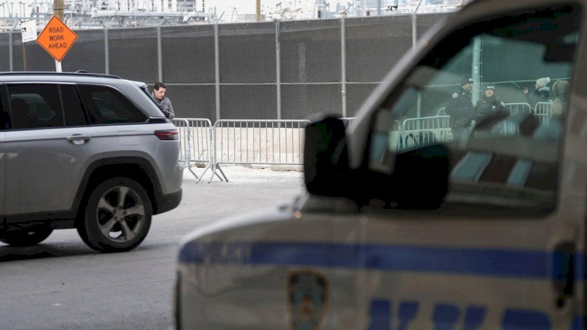 ظروف "وحشية".. نظرة من داخل سجن "الجحيم على الأرض" الذي يُحتجز فيه مادورو