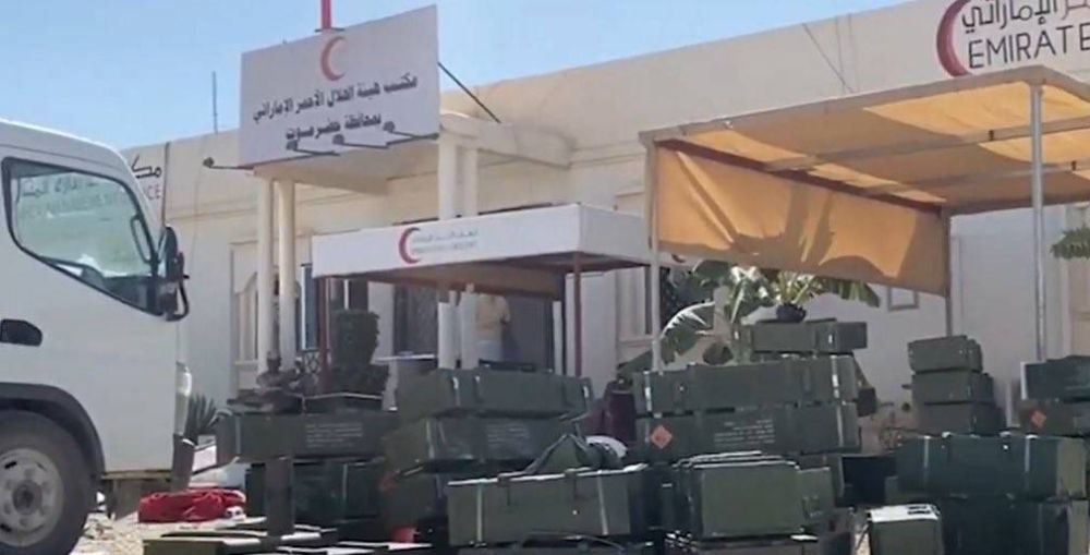 ضبط أسلحة ثقيلة داخل مقر الهلال الأحمر الإماراتي بمطار الريان بحضرموت