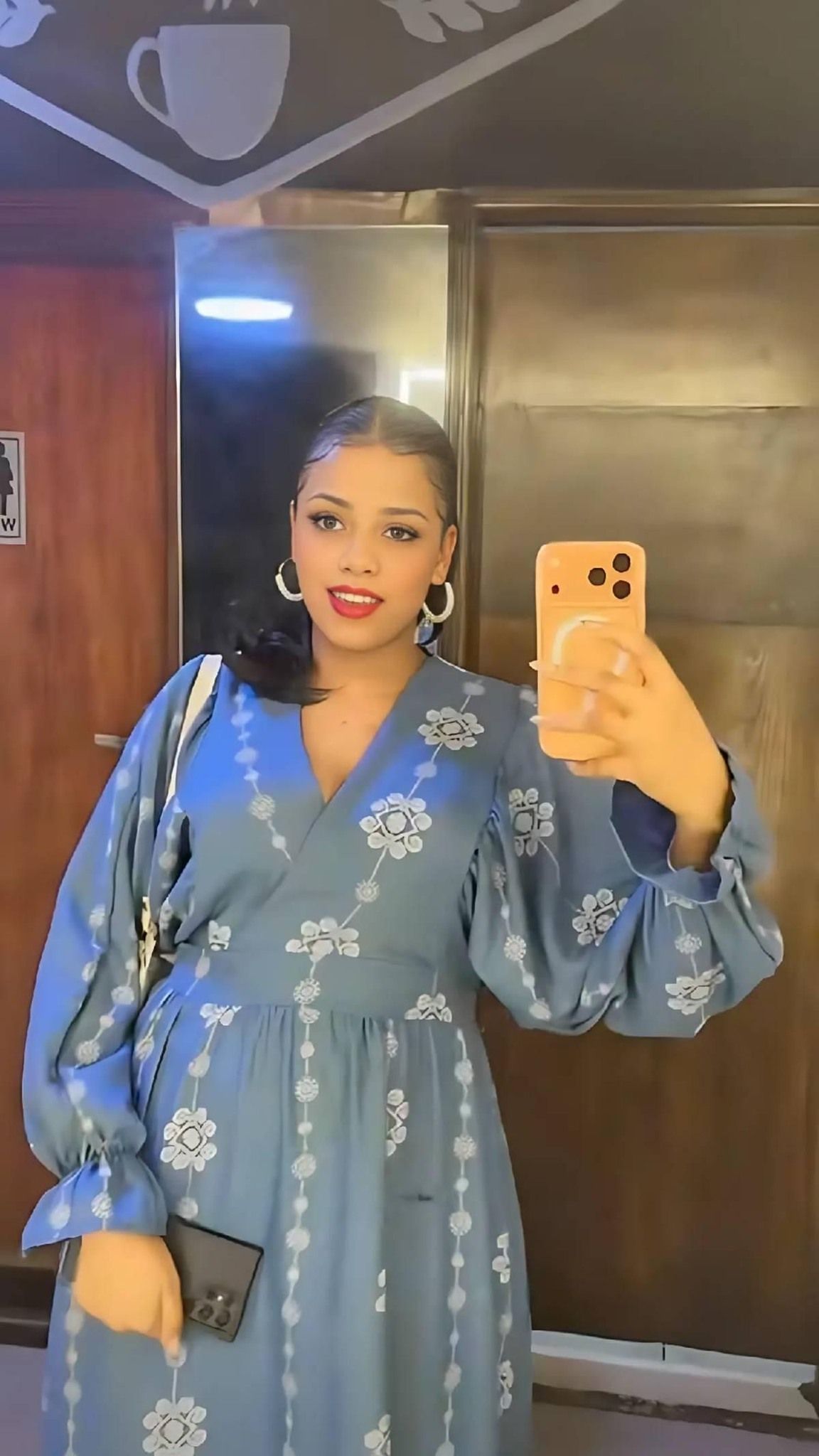 شاهد بالفيديو.. ظهرت بسيارتها الفارهة الجديدة بالقاهرة.. التيكتوكر السودانية “سحر كوكي” تثير الجدل بسبب الثروة الطائلة التي جمعتها في مصر خلال فترة وجيزة