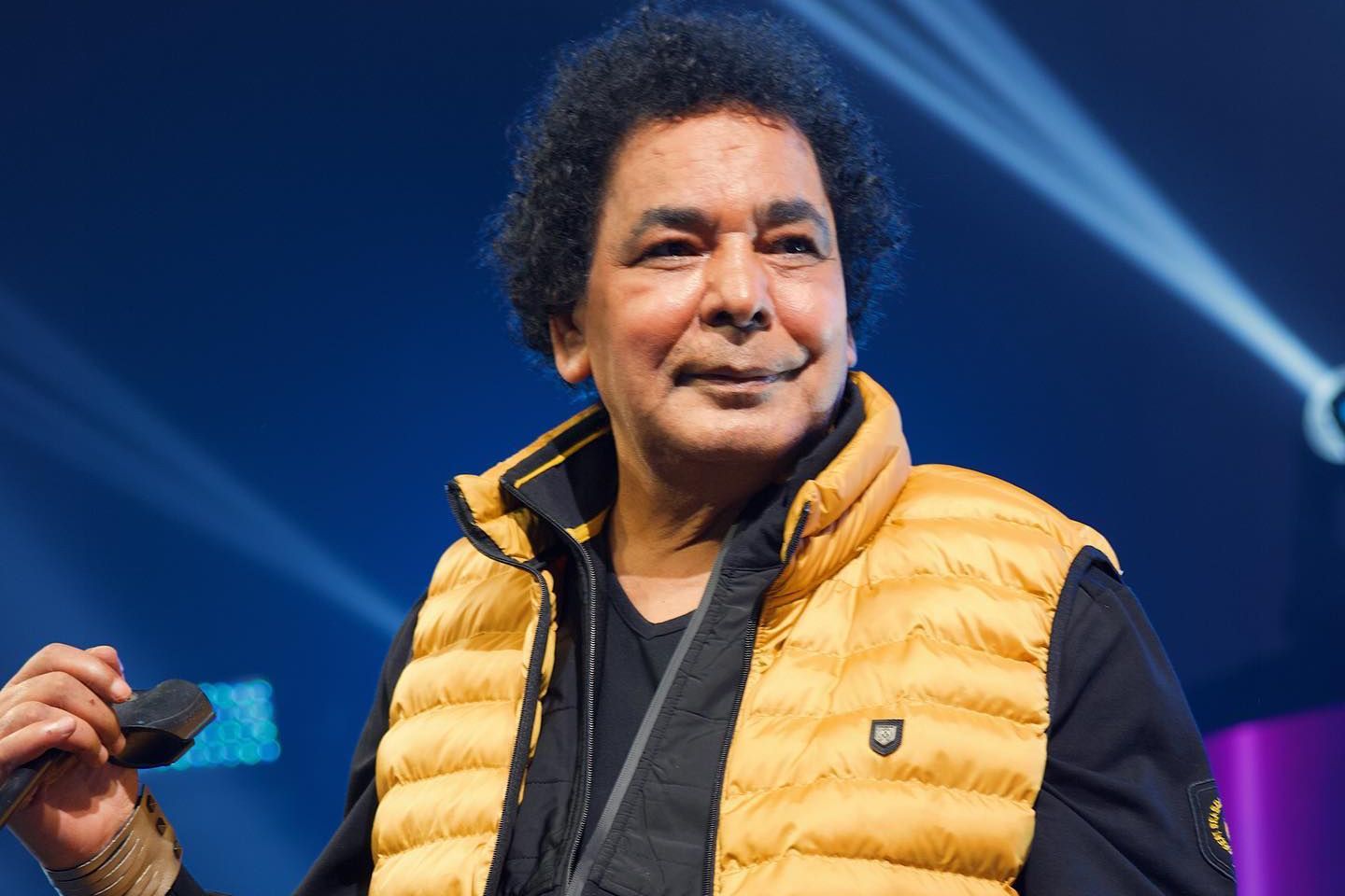 قصّة حياة عمرو مصطفى بصوت محمّد منير… إقرأوا التّفاصيل