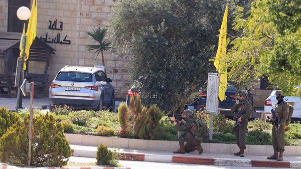 الجيش الإسرائيلي يقتحم جامعة بيرزيت ويتسبب بإصابات بين الطلبة