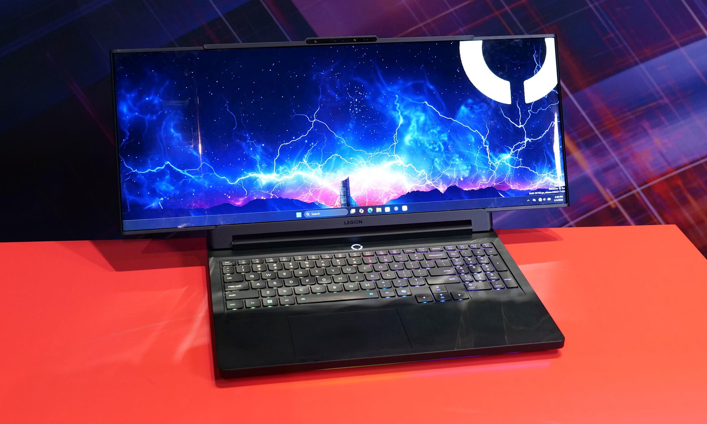 تكنولوجيا: Lenovo تستعرض الحاسب المحمول Legion Pro Rollable بشاشة مرنة تمتد إلى 21 بوصة #CES2026