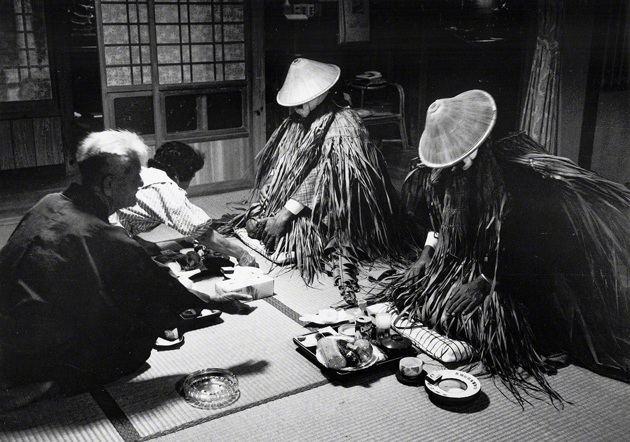 اليابان | أسطورة خلف العدسة: كيف خلد هاغا هيدييو تراث اليابان الشعبي؟