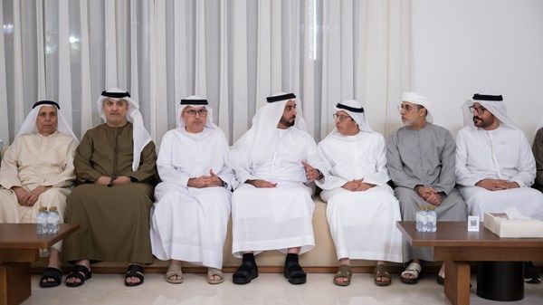 سيف بن زايد يقدم واجب العزاء في وفاة حليمة عبدالمنان عبدالرحمن العور