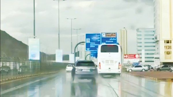 «الأرصاد»: أمطار على مناطق متفرقة في الدولة