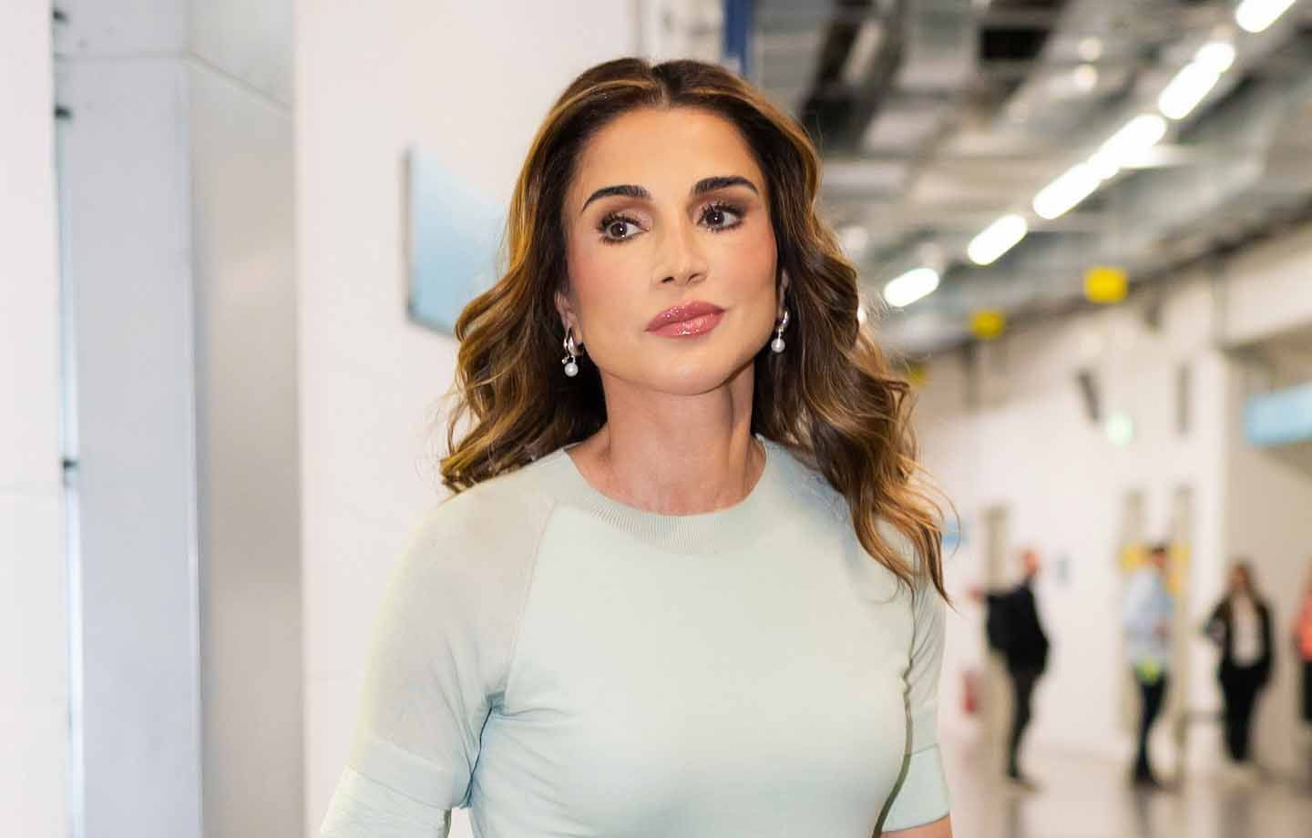 الملكة رانيا وابنتها سلمى في جولة بين سحر وادي رم… شاهدوا الصور